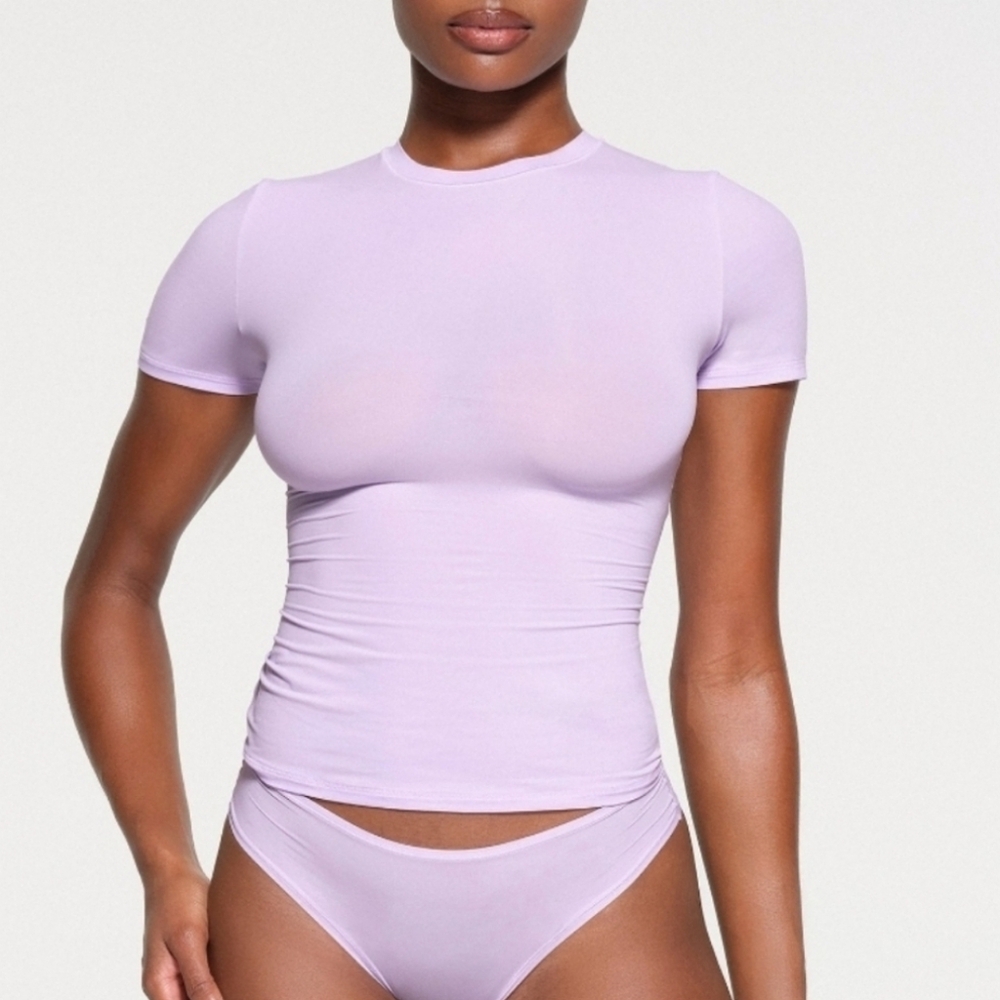 Skims Fits Everybody T Shirt Top Lily Purple tshirt Size Medium NWOT